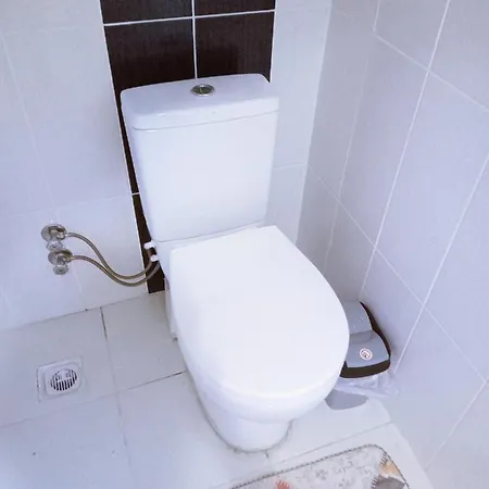 Centrally Located, Peaceful And Comfortable شقة ازميت