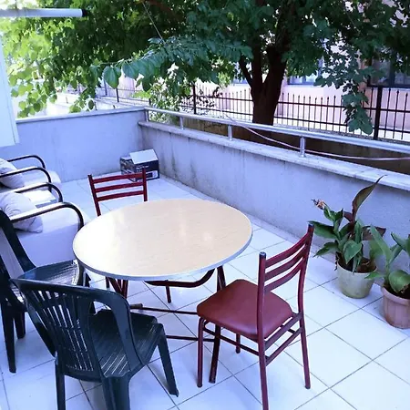 Centrally Located, Peaceful And Comfortable 公寓 伊兹密特